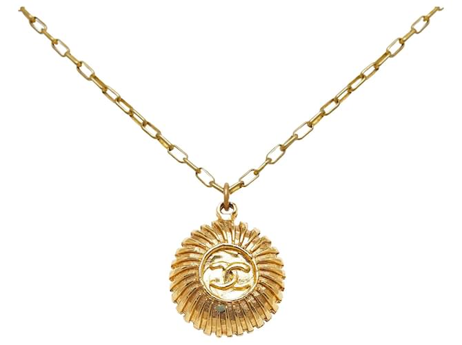 Goldfarbene Halskette mit Chanel-CC-Anhänger Golden Gelbes Gold  ref.1134002