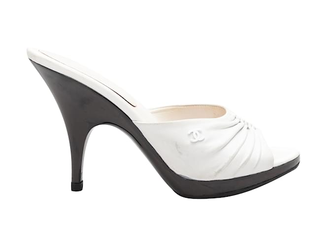 White Chanel Heeled Leather Sandals Size 37  ref.1134103