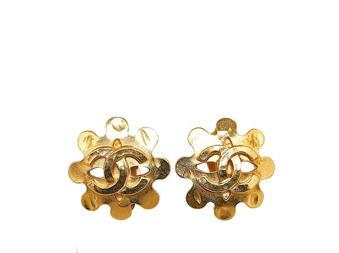 Gold Chanel CC Clip-on Earrings Golden Gold-plated  ref.1135387