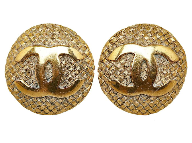 Boucles d'oreilles à clip Chanel CC dorées Plaqué or  ref.1136031