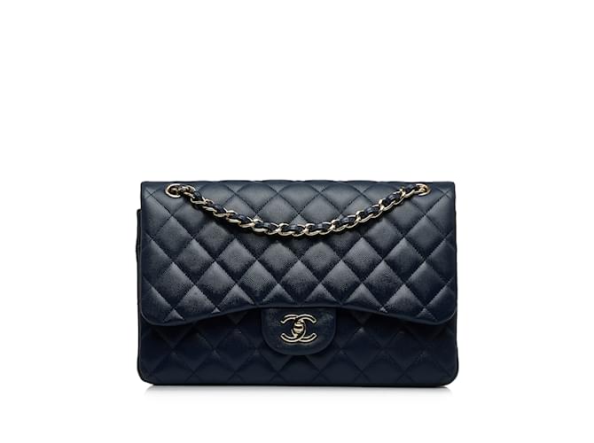 Bolso de hombro con solapa y forro de caviar clásico Jumbo de Chanel azul Cuero  ref.1136122