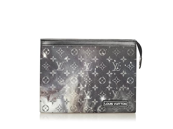 Schwarze Louis Vuitton Monogramm Galaxy Pochette Voyage MM Clutch Bag Leinwand  ref.1136236
