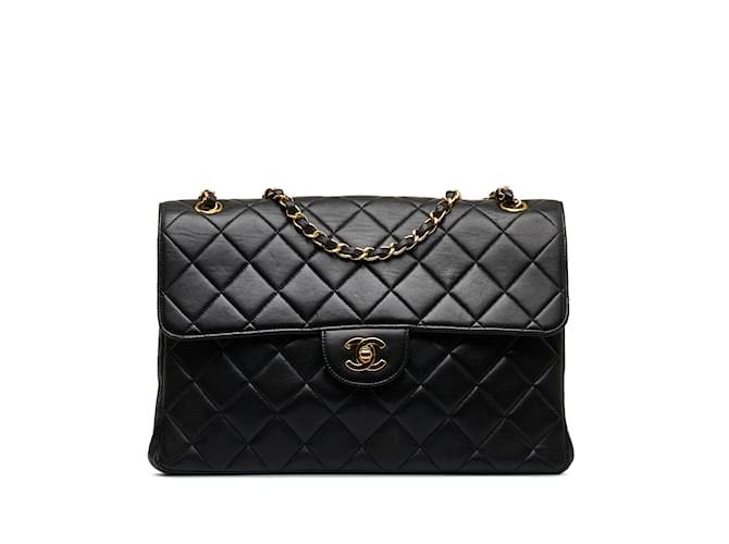 Bolso Chanel Jumbo clásico de piel de cordero con solapa única en negro Cuero  ref.1136834