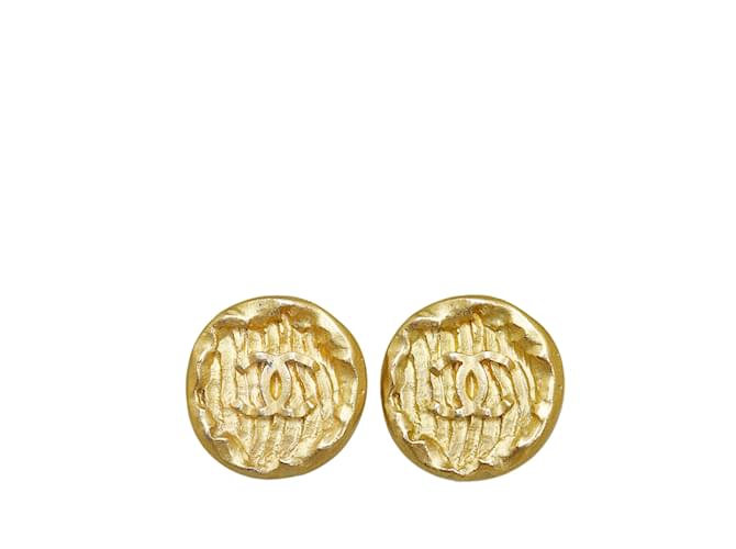 Gold Chanel CC Clip-on Earrings Golden Metal  ref.1137365