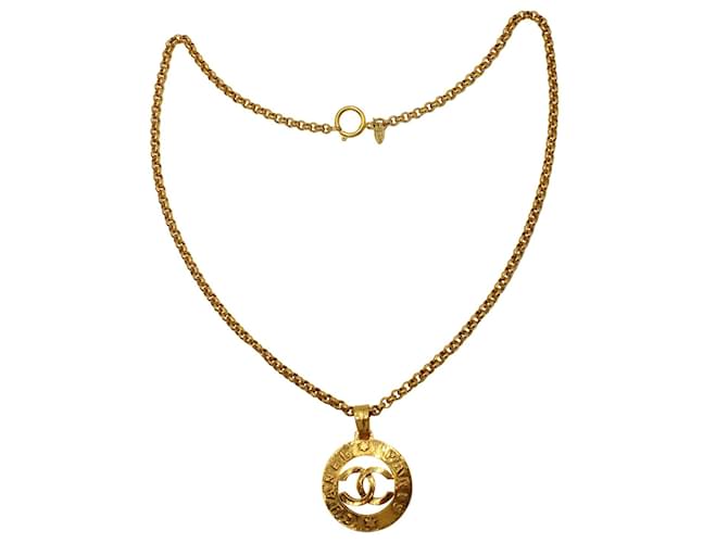 Collana Chanel Vintage Paris con ciondolo a forma di moneta in metallo dorato D'oro Metallico  ref.1138272