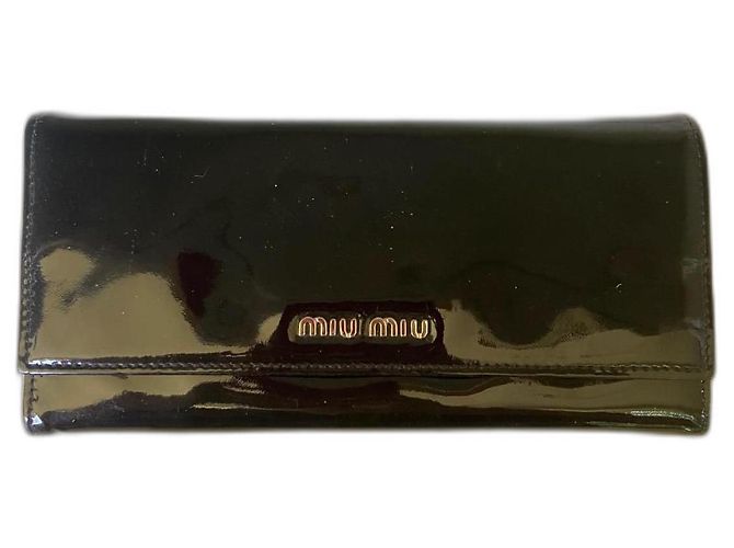 Cartera Miu Miu de charol negro