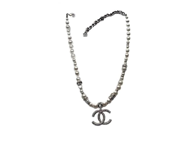 CHANEL pearl necklace Silvery Metal  ref.1141798