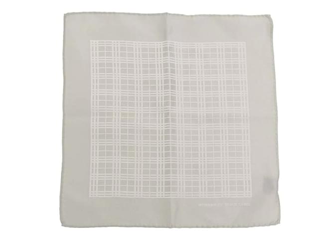 Burberry Fazzoletto di seta in ottime condizioni Grigio Tela  ref.1141831