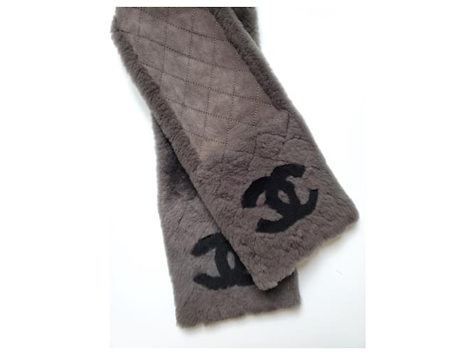 Chanel sciarpe Grigio Pelliccia  ref.1142379