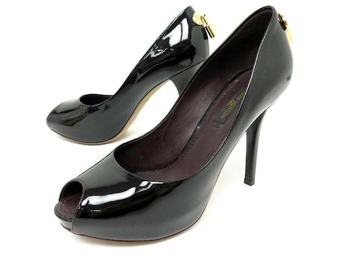 LOUIS VUITTON SHOES OH REALLY 35 PADLOCK LOCK SHOES HEEL PUMPS Black Patent leather  ref.1143212