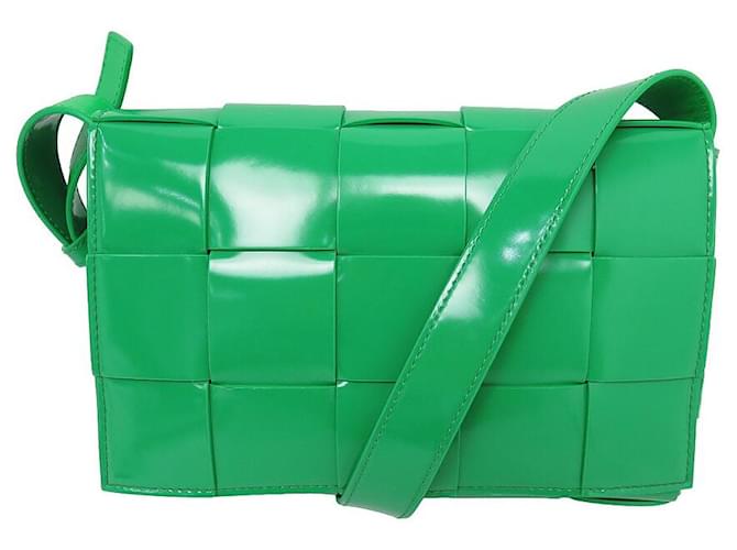 NEW BOTTEGA VENETA CASSETTE CLASSIC LEATHER CROSSBODY HANDBAG Green Patent leather  ref.1143224