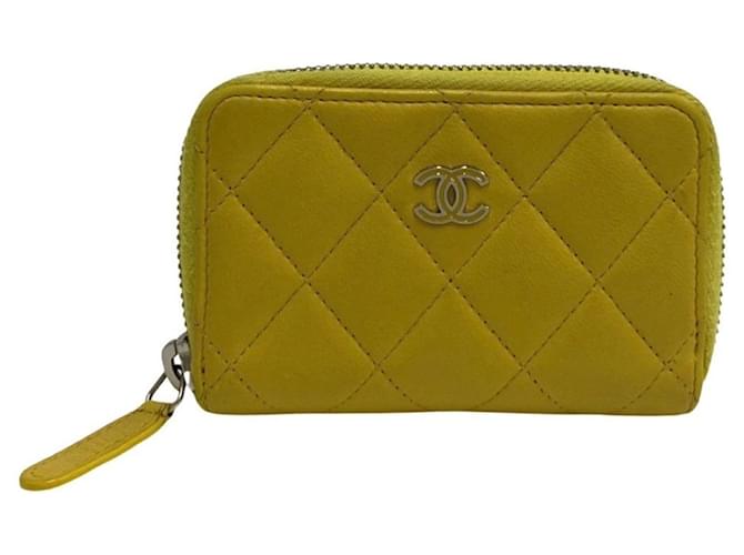 Chanel Zip around wallet Yellow Leather  ref.1145412