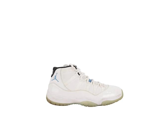 Nike Baskets en cuir Blanc  ref.1146615