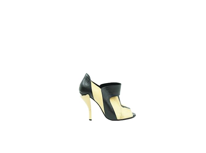 Fendi Yellow boots Exotic leather  ref.1146972