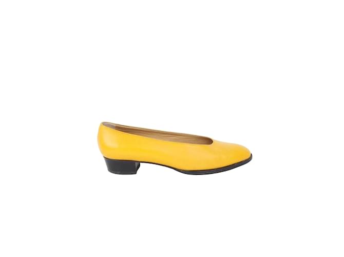 Hermès Leather Heels Yellow  ref.1147042