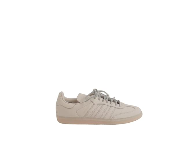 Adidas Leather sneakers White  ref.1147540