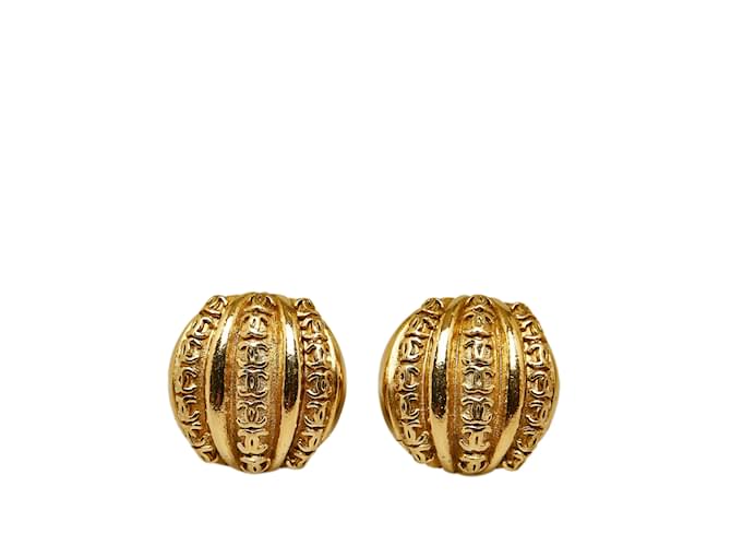 Gold Chanel CC Clip-on Earrings Golden Metal  ref.1149367