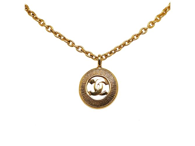 Gold Chanel CC Round Pendant Necklace Golden Yellow gold  ref.1150234