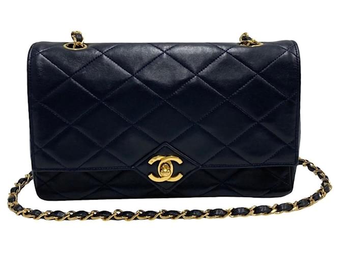 Timeless Chanel Matelassé Navy blue Leather  ref.1150466