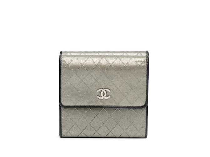 Silver Chanel CC Compact Trifold Wallet Silvery Leather  ref.1150569