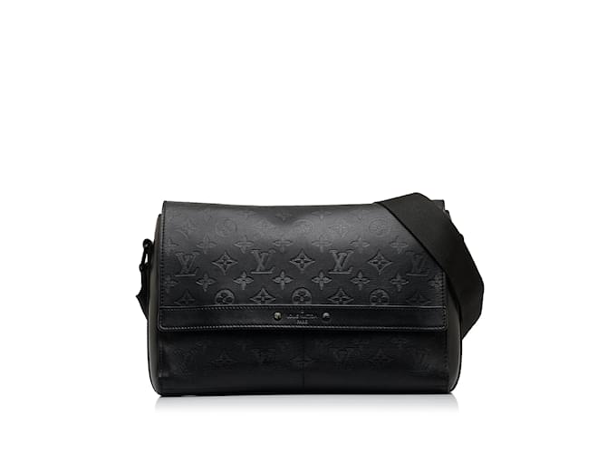 Bolso mensajero Louis Vuitton negro con monograma Shadow Sprinter Cuero  ref.1150574