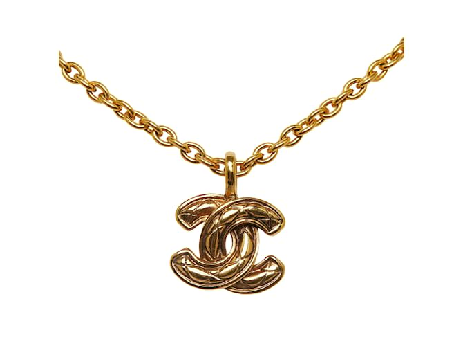 Goldfarbene Halskette mit Chanel-CC-Anhänger Golden Gelbes Gold  ref.1150622