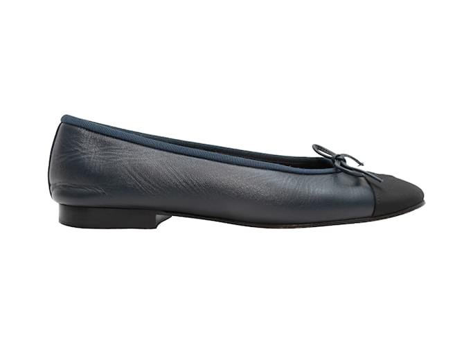 Tamanho das sapatilhas Chanel azul marinho e preto com biqueira 36.5 Couro  ref.1150701