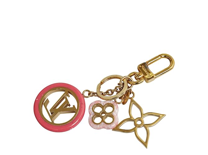 Porte-clés de charme de sac à fleurs en fleurs monogramme Louis Vuitton doré  ref.1151349