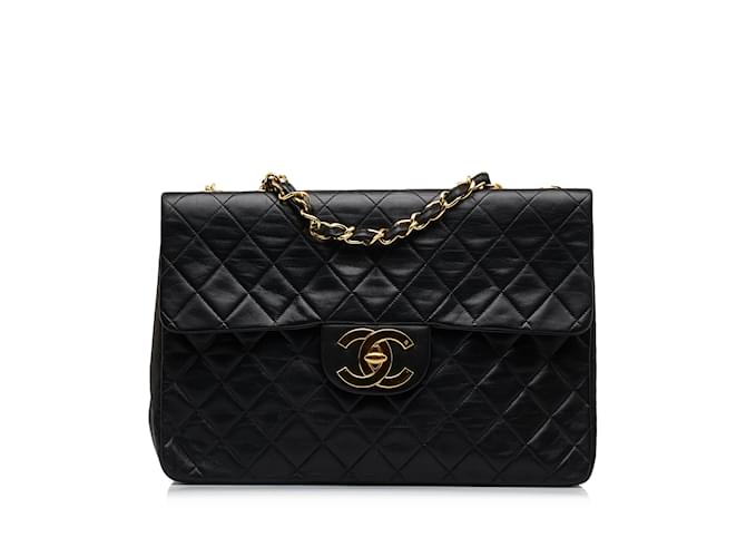 Sac à bandoulière à rabat doublé en cuir d'agneau Chanel Maxi Classic noir  ref.1151379