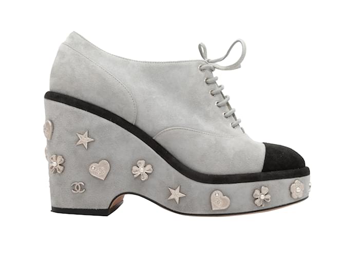 Talla de zapatos Oxford con plataforma adornada de ante Chanel gris y negro 37.5 Suecia  ref.1151489