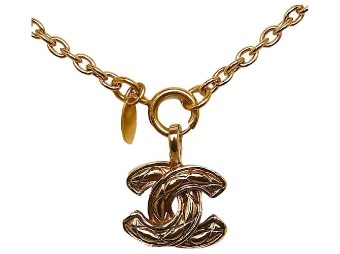 Goldfarbene Halskette mit Chanel-CC-Anhänger Golden Gelbes Gold  ref.1151689