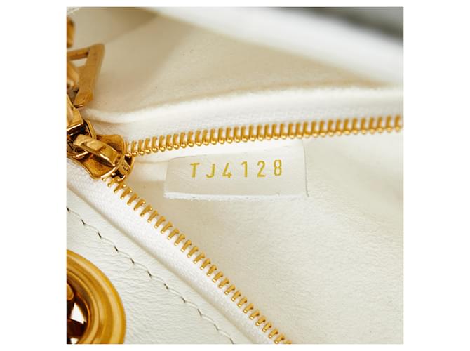 Borsa Louis Vuitton con catena a onda bianca Bianco Pelle Vitello simile a un vitello  ref.1152099
