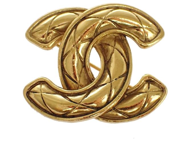 Timeless Chanel Broche Golden Gold-plated  ref.1152369