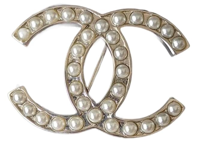 Chanel CC D10Spilla di perle con logo V SHW Scatola RARA Argento Metallo  ref.1154591