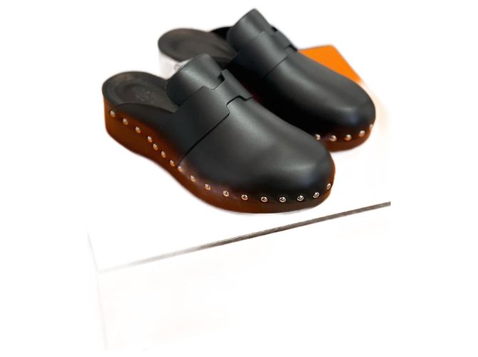 Hermès HERMES  Mules & clogs T.eu 39 leather Black
