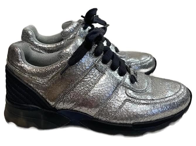 CHANEL  Trainers T.eu 37.5 leather Silvery  ref.1155244