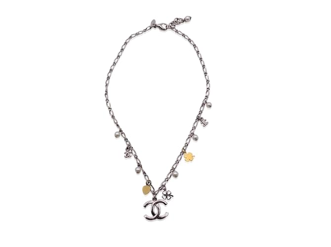 Chanel Colar de corrente de metal prateado com pingente de logotipo CC Charms Prata  ref.1158469