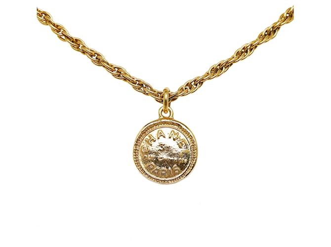 Colar de Pingente Chanel Gold CC Dourado Metal Banhado a ouro  ref.1158902