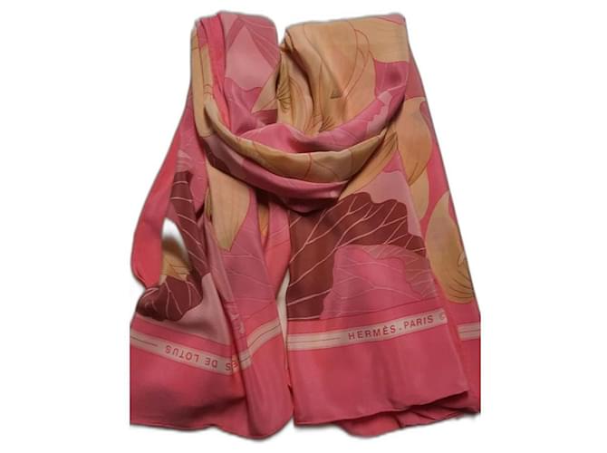 Hermès “Lotus Flowers” Shawl 140x140 cm Pink Silk  ref.1159932