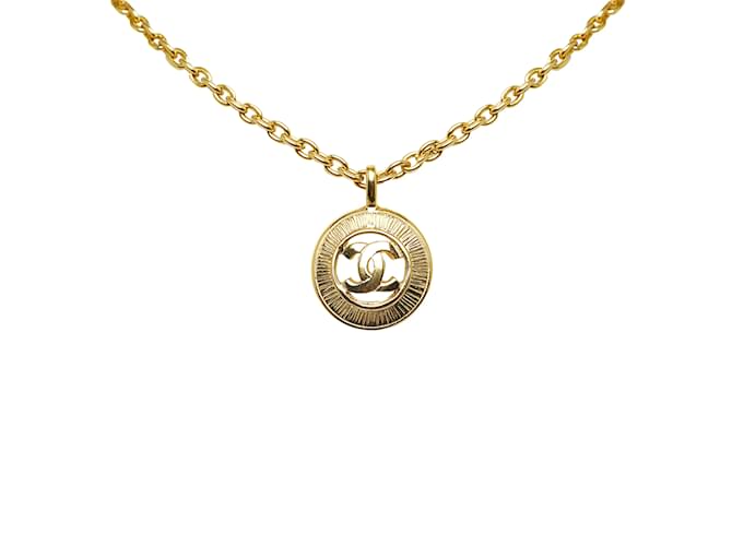 Gold Chanel CC Round Pendant Necklace Golden Yellow gold  ref.1160684