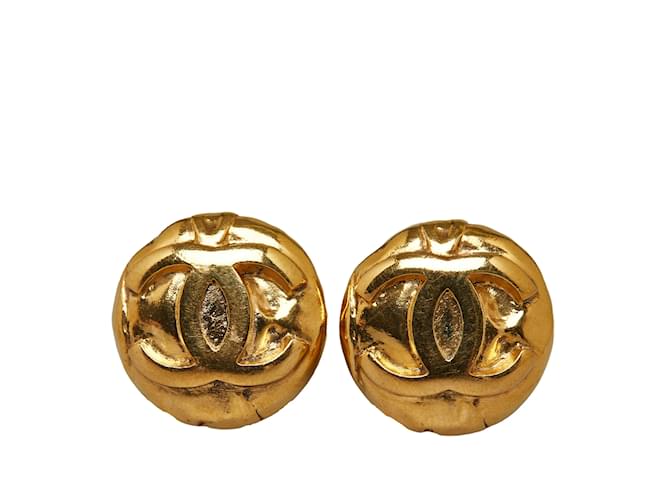 Boucles d'oreilles à clip Chanel CC dorées Plaqué or  ref.1160692