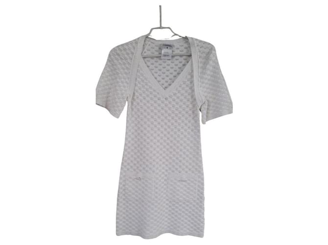 Robe Chanel boutonnée sur le devant avec poche en tricot texturé blanc Viscose  ref.1161471