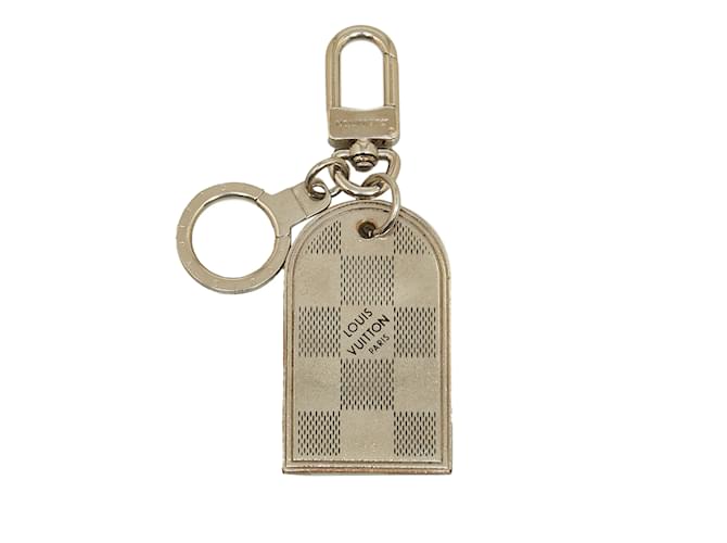 Porte-clés argenté avec étiquette de bagage en métal Louis Vuitton  ref.1161561