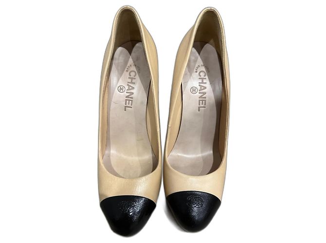 Chanel Pumps aus Leder beige