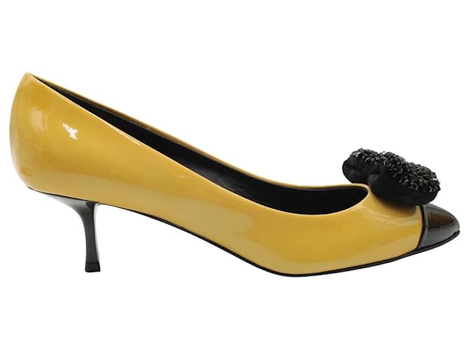 Zapatos de tacón con lazo adornado de Giuseppe Zanotti en charol amarillo Cuero  ref.1161934