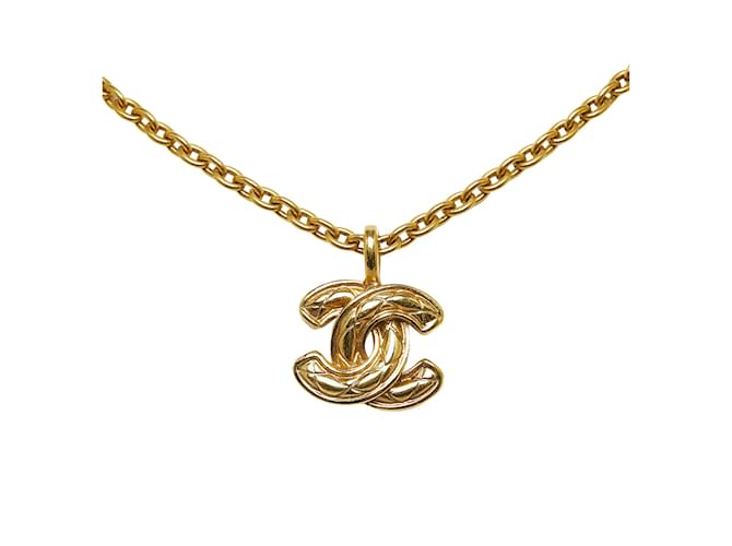Chanel Gold CC Anhänger Halskette Golden Metall Vergoldet  ref.1162053
