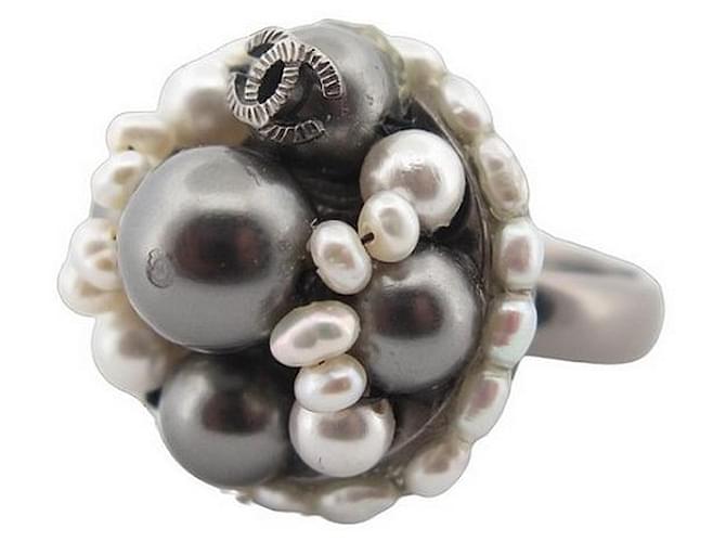 CHANEL PEARLS AND CC LOGO RING 53 SILVER BRASS BRASS PEARLS RING Silvery  ref.1162082