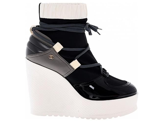 Chanel botas de tornozelo Preto Couro  ref.1162448