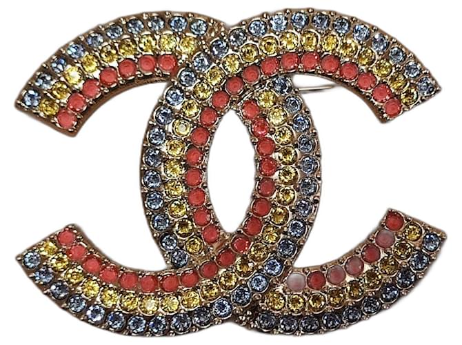 Chanel A brooch23C Golden Metal  ref.1163224