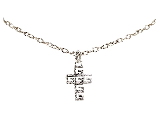 Collier pendentif croix G carré argenté Gucci Métal  ref.1118715